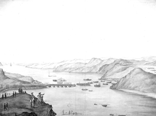 När det begav sig. Kungen och alla hans män kliver över Svinesund på en pontonbro under ett av de norska fälttågen. Bild Kungliga biblioteket.